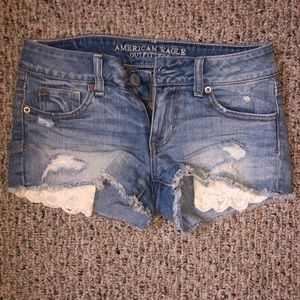Size 0 American Eagle short with lace detail